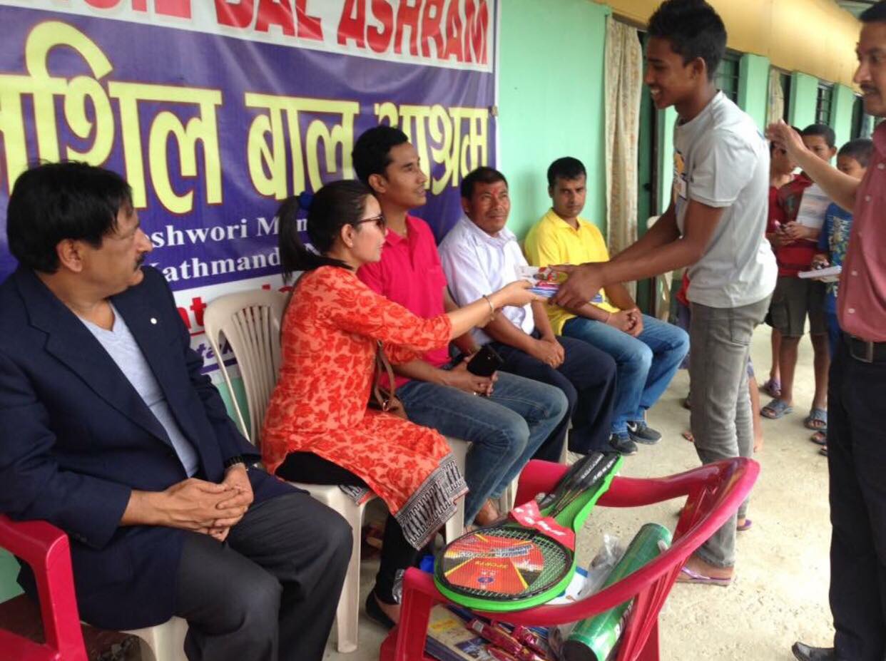 सानोमा राम्रो नृत्य गर्ने मनु यसरी आईन गायन क्षेत्रमा