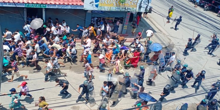 पत्रकार पुडासैनीले न्याय पाउनैपर्छ भन्दै चितवनमा उर्लियो अर्को मानवसागर