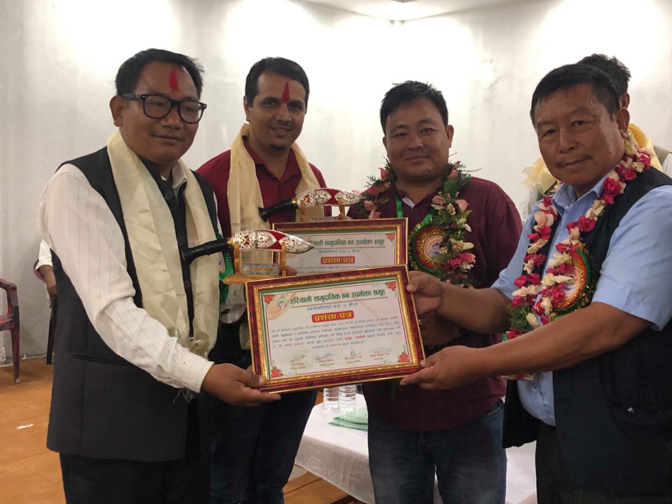 हरियाली सामुदायिक वनद्वारा दुई पत्रकार सम्मानित