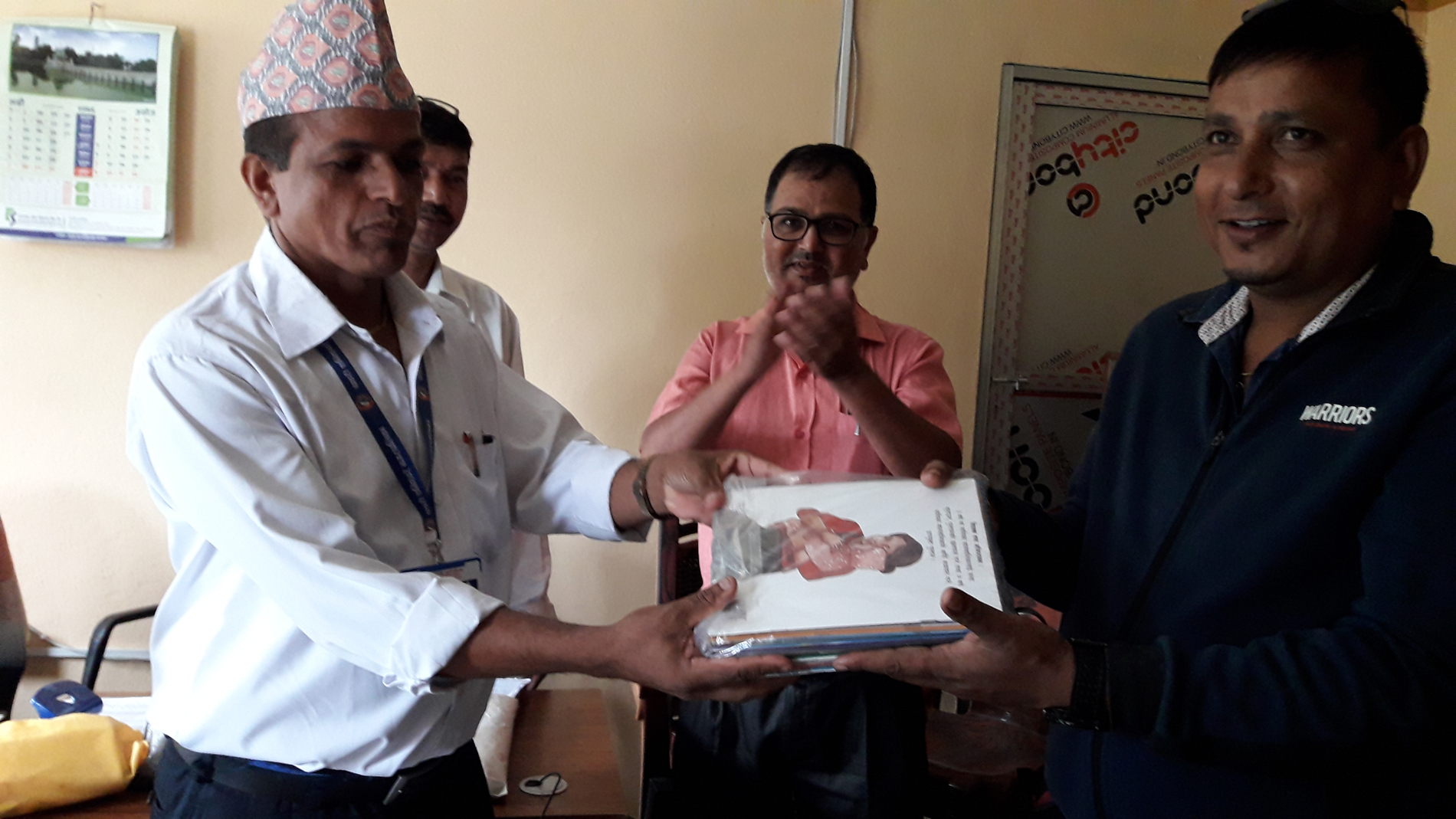 किताब परियोजनाका सन्दर्भ सामग्री वितरण