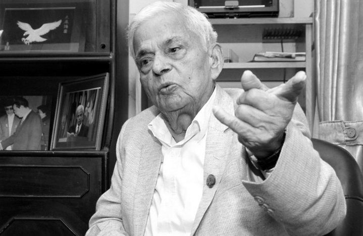 भरतमोहन अधिकारी : व्यक्ति एक, व्यक्तित्व अनेक