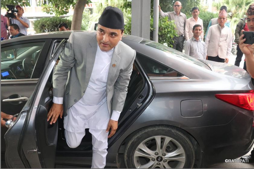 अपरिपक्व मन्त्रि योगेस भटटराई डेढ महिनामै आधा दर्जन बढी विवाद (विवादका घटना सहित)