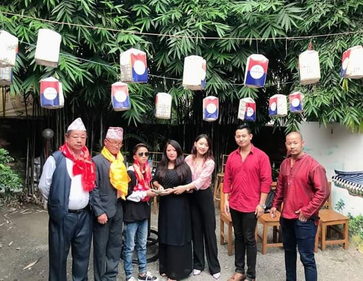 तेह्रथुम समाज युकेद्वारा बालप्रतिभा केहेरसिंह लिम्बूलाई आर्थिक सहयोग