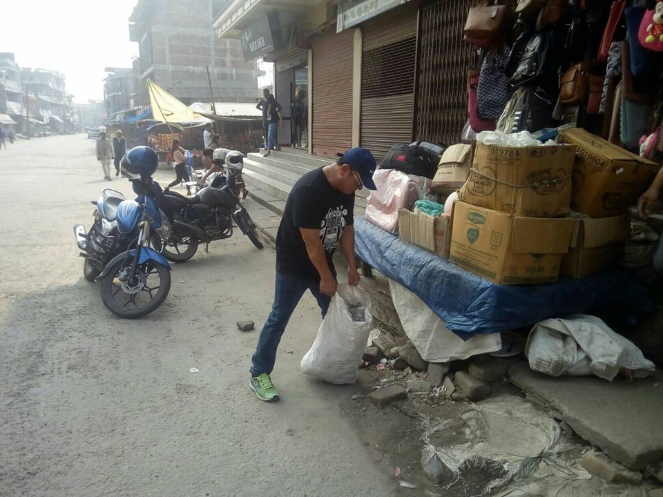 बजारको सडक क्षेत्र खाली गरिदै