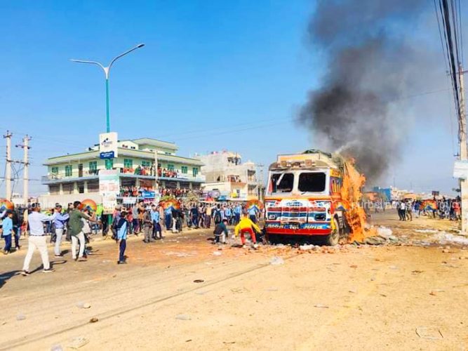 ट्रकको ठक्करबाट स्कुले बालिकाको मृत्यु भएपछि कोहलपुर तनावग्रस्त