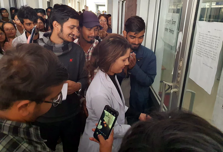 युनिभर्सल मेडिकल कलेजले अशुलेको विद्यार्थिको अतिरिक्त शुल्क फिर्ता गर्ने सहमति