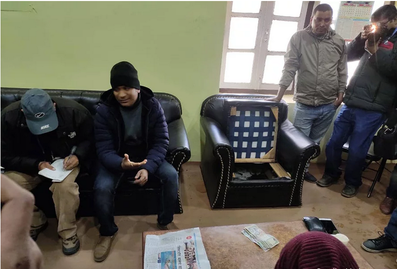 वीरगञ्ज महानगरका कर्मचारी घुससहित पक्राउ