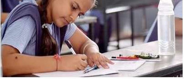 हिमपातका कारण परीक्षामा लेख्न नसकेर रोए विद्यार्थी