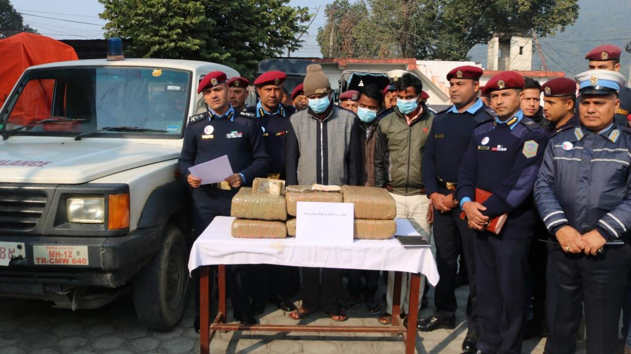 स्वास्थ्य चौकीको एम्बुलेन्समा लागुऔषध ओसारपसार, ३० किलो गाँजा बरामद