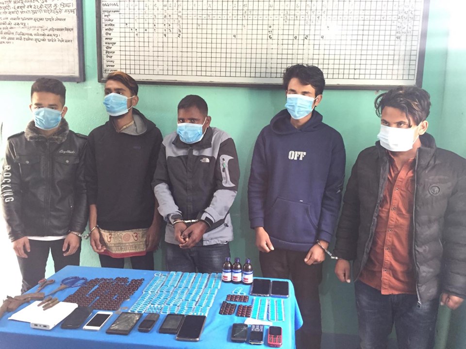 मोरङको कानेपोखरीबाट लागुऔषध र हरियार सहित ५ जना पक्राउ