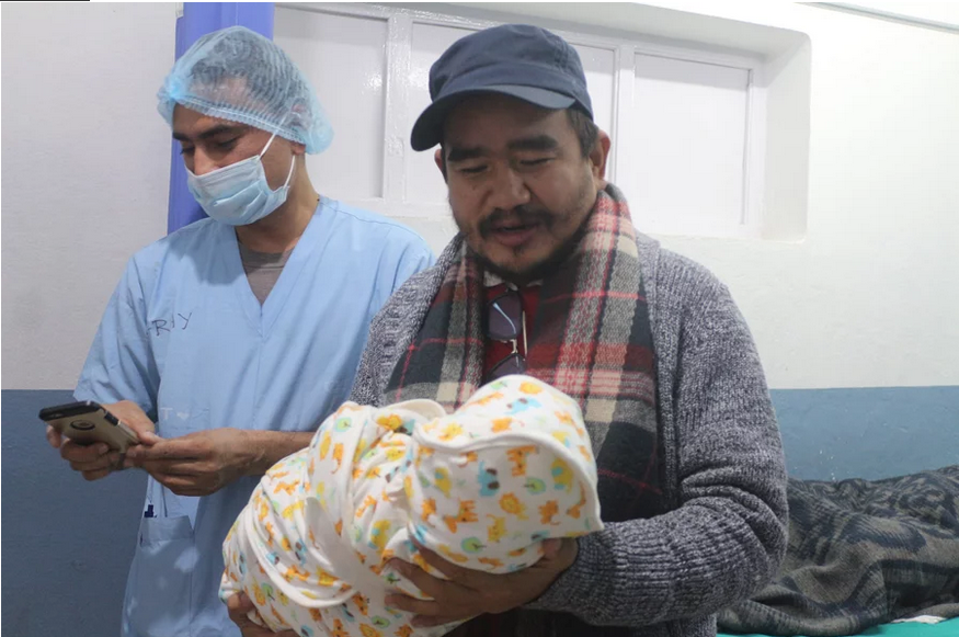 छोराको बाबु बने तक्मे बुढा