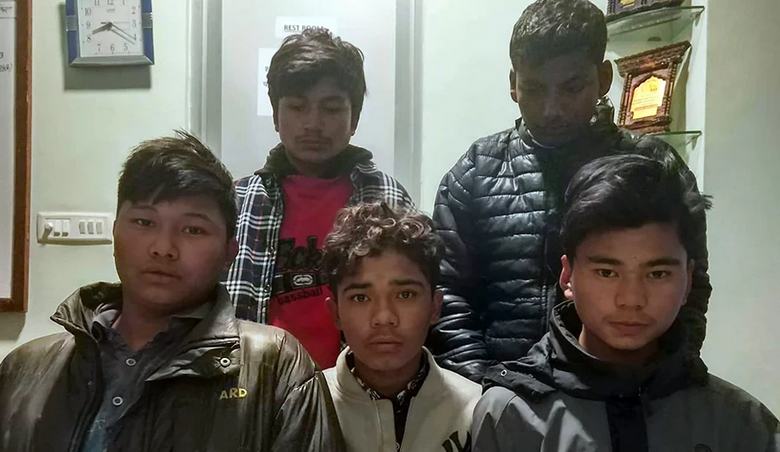 सटर फुटाएर चोरी गर्ने ग्याङ्का ५ समातिए