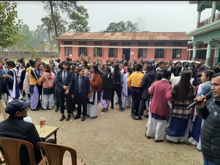 आइरन र फोलिक एसिड वितरण थालियो