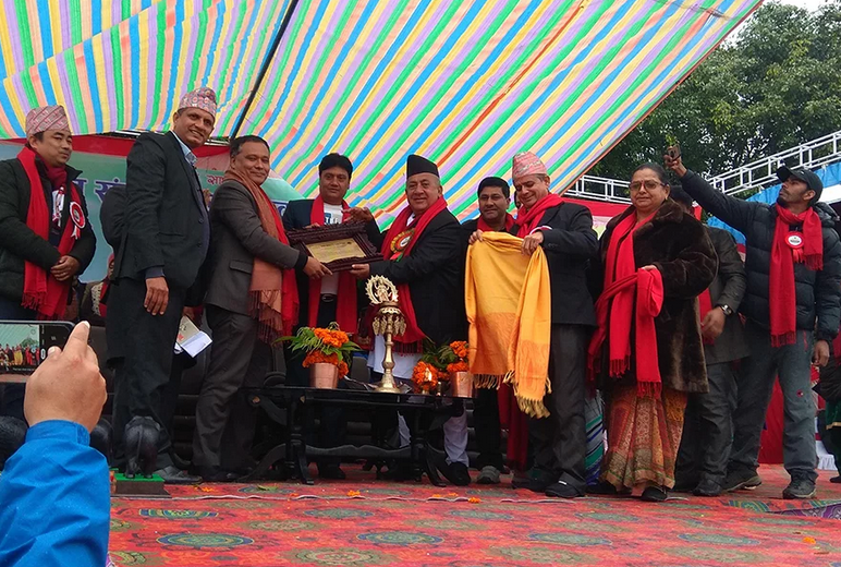 कुलमान घिसिङलाई सम्मान