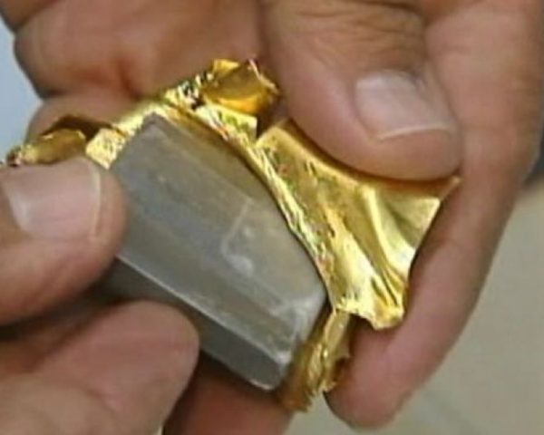 नक्कली सुनसहित भारतीय नागरिक पक्राउ