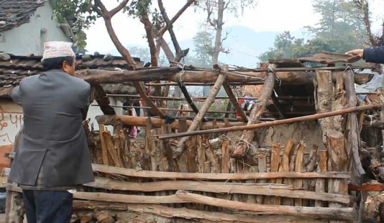 गृहमन्त्रालयको आदेशपछि कञ्चनपुर धमाधम छाउगोठ भत्काइदै