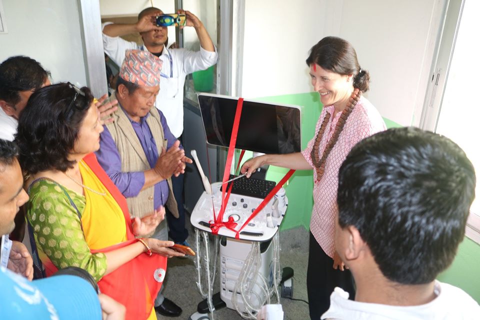 नगर अस्पतालका लागि युएनएचसीआरले दियो भिडियो एक्सरे मेसिन