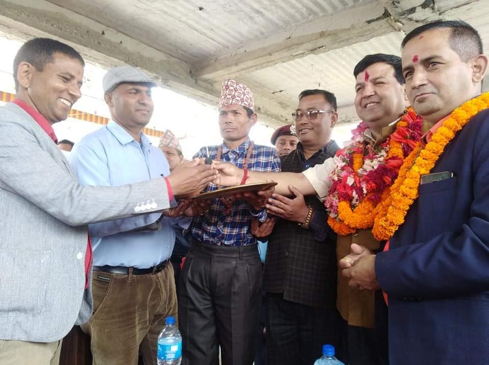 सुन्दरहरैचाको मम्दिरलाई काङ्ग्रेस नेता सुनिल शर्माले दिए एम्बुलेन्स