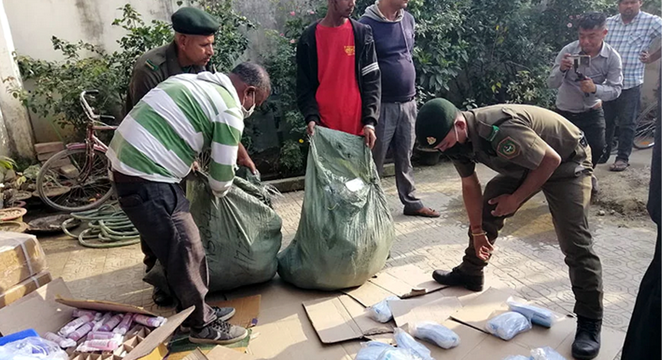 ३ लाख जरिवाना गरिने मास्क लुकाउने व्यवसायीलाई