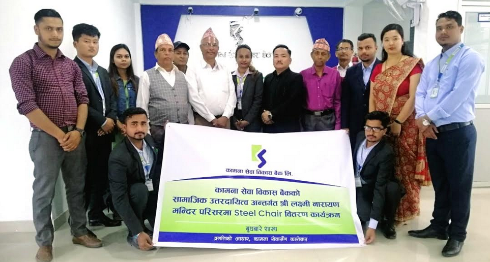 कामना सेवाद्वारा मन्दिरलाई २० थान कुर्सी हस्तान्तरण