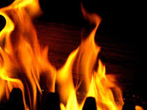 अज्ञात समुहद्धारा ६ वटा गाडीमा आगजनी