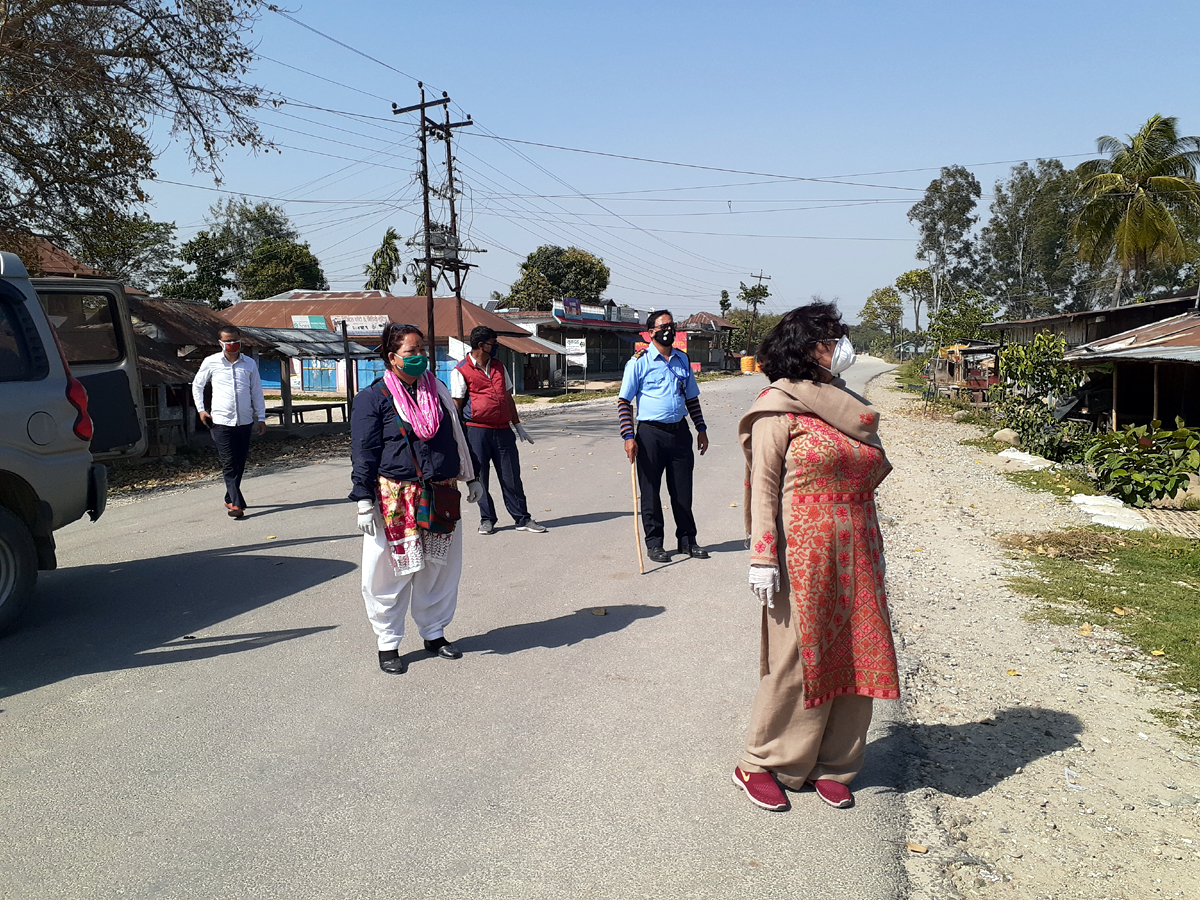 पथरीमा घरभित्रै बस्न आव्हान सहित अनुगमन् जारी