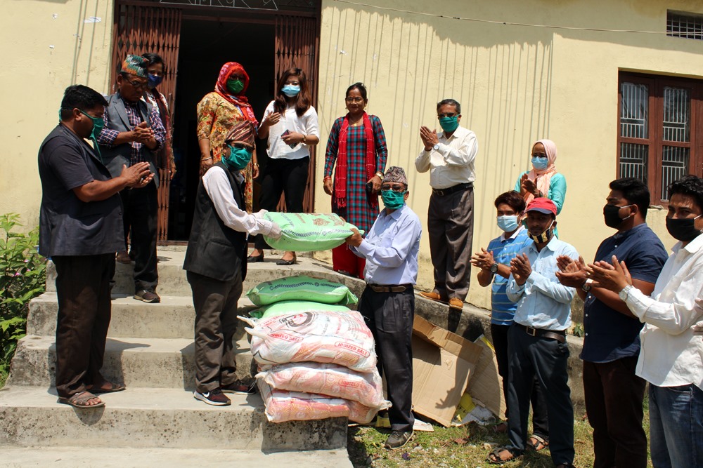 एकैदिन १७५ किलो चामल, १५० किलो नुन र खाने तेल संकलन