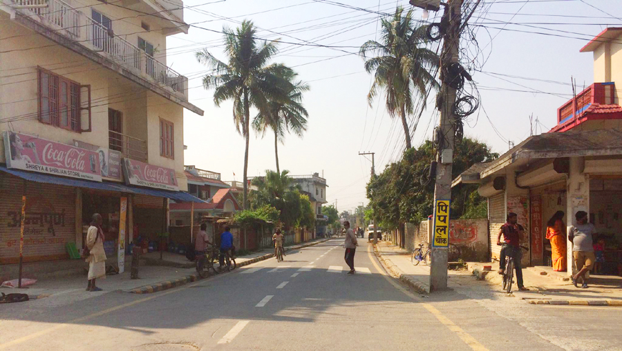 प्रहरीको आँखा छल्दै लगाइन्छ हटिया, बढ्यो कोरोनाको जोखिम
