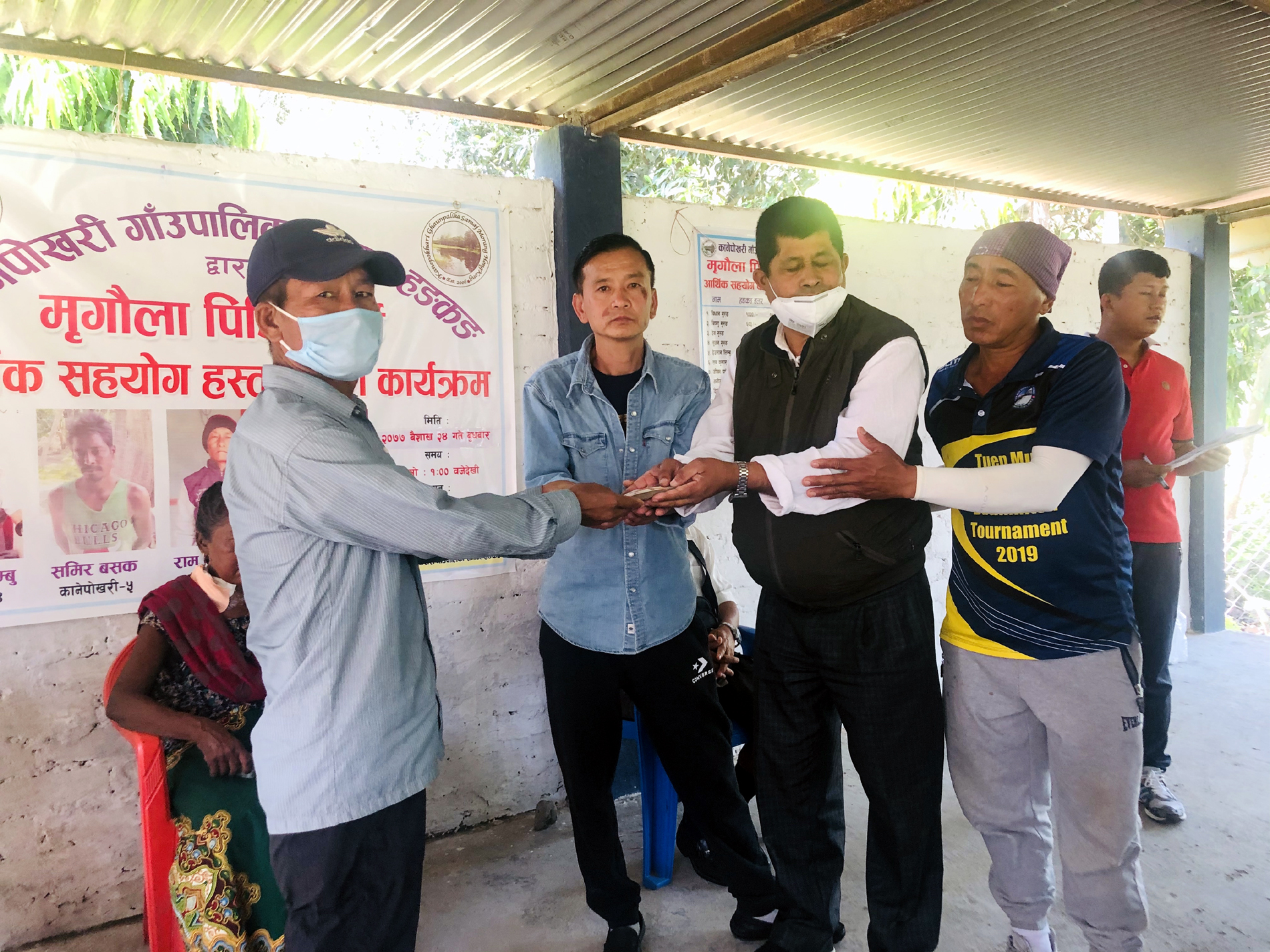 कानेपोखरी गाउँपालिका हङकङ समाजले गर्यो मृगौला पीडितहरुलाई सहयोग
