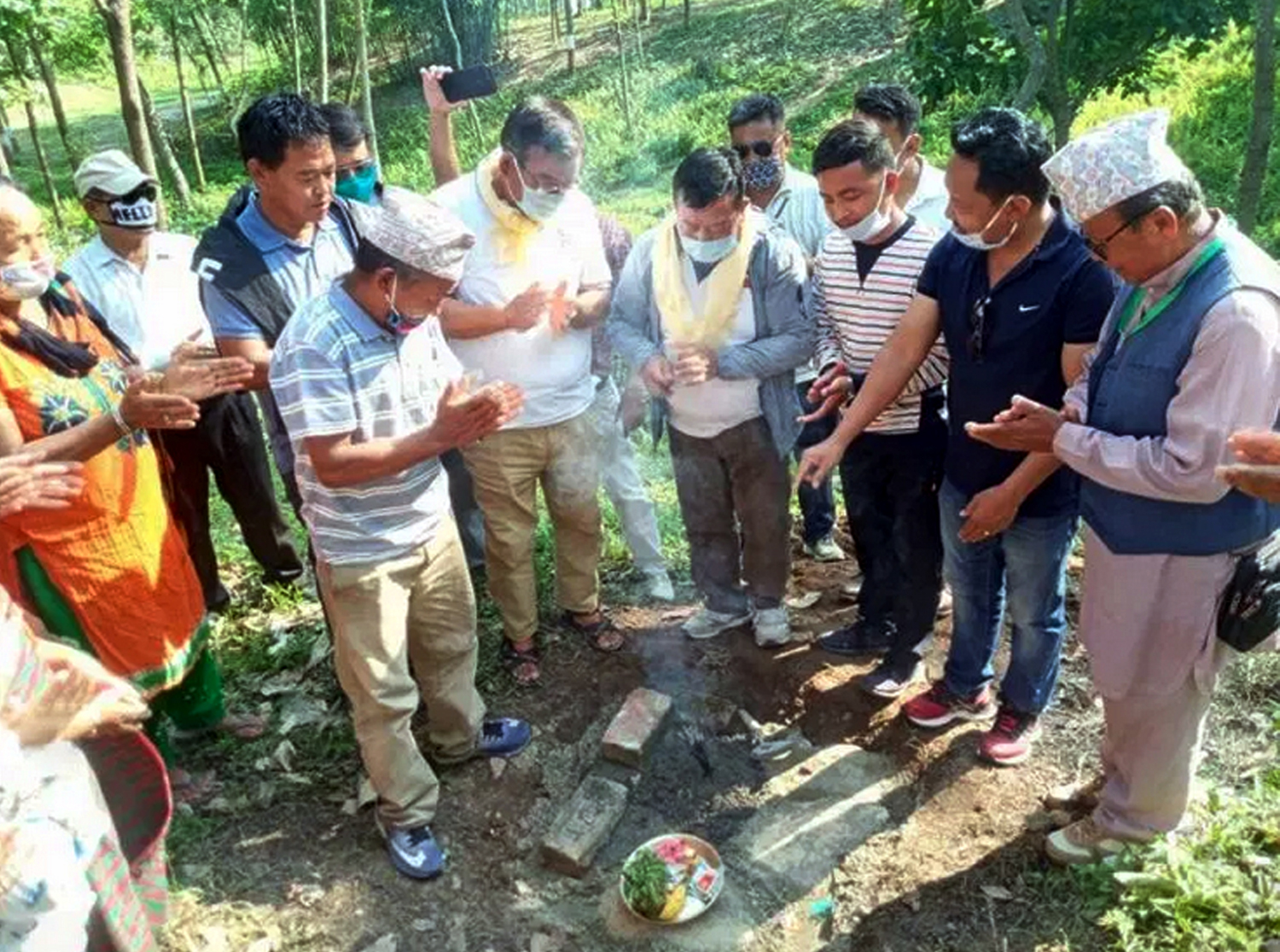 नगर प्रमुख राईद्वारा चुम्लुङ भवनको सिलान्यास