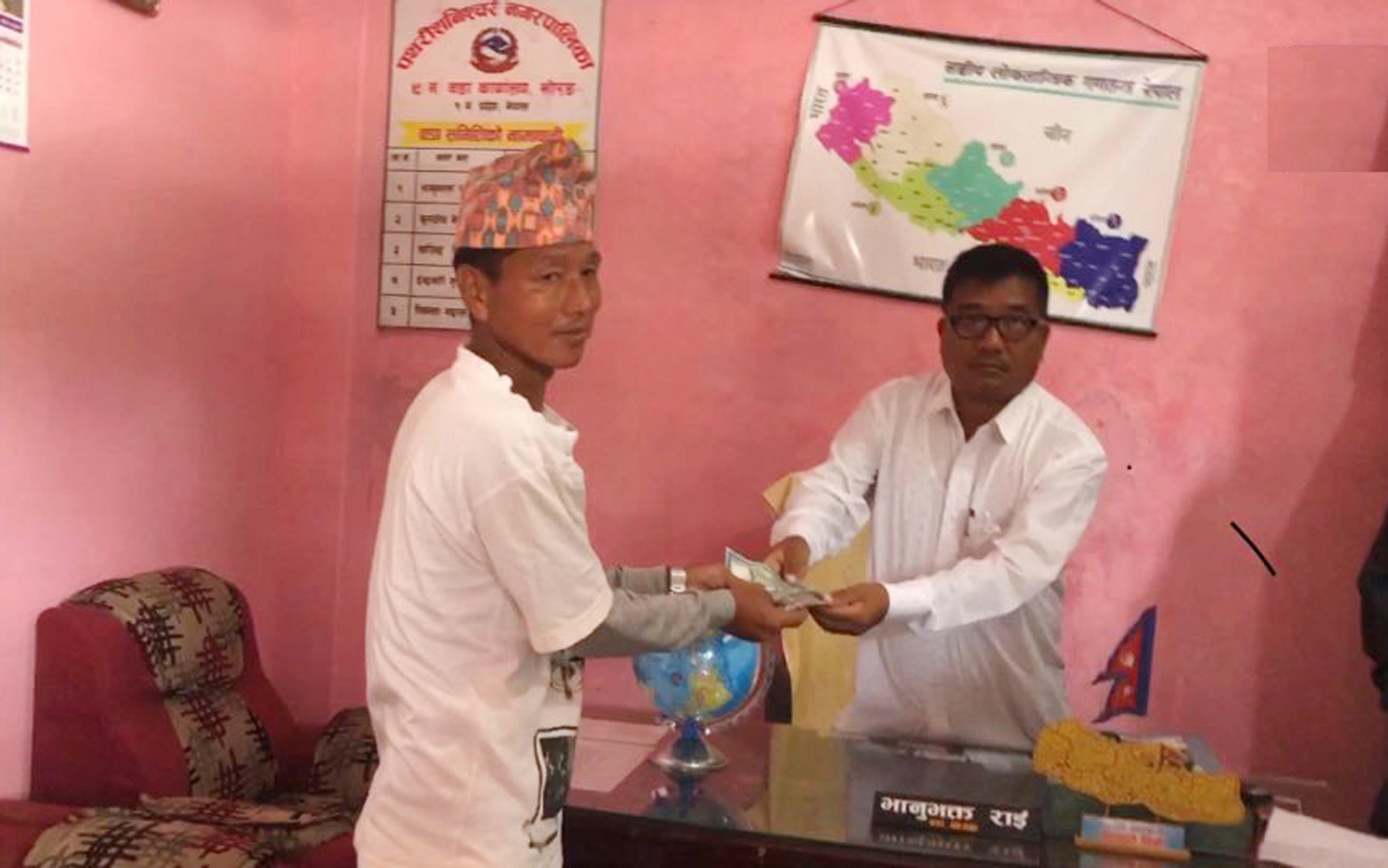 कुशे जनसेवा समाज हङकङद्वारा सर्जहाङलाई आर्थिक सहयोग