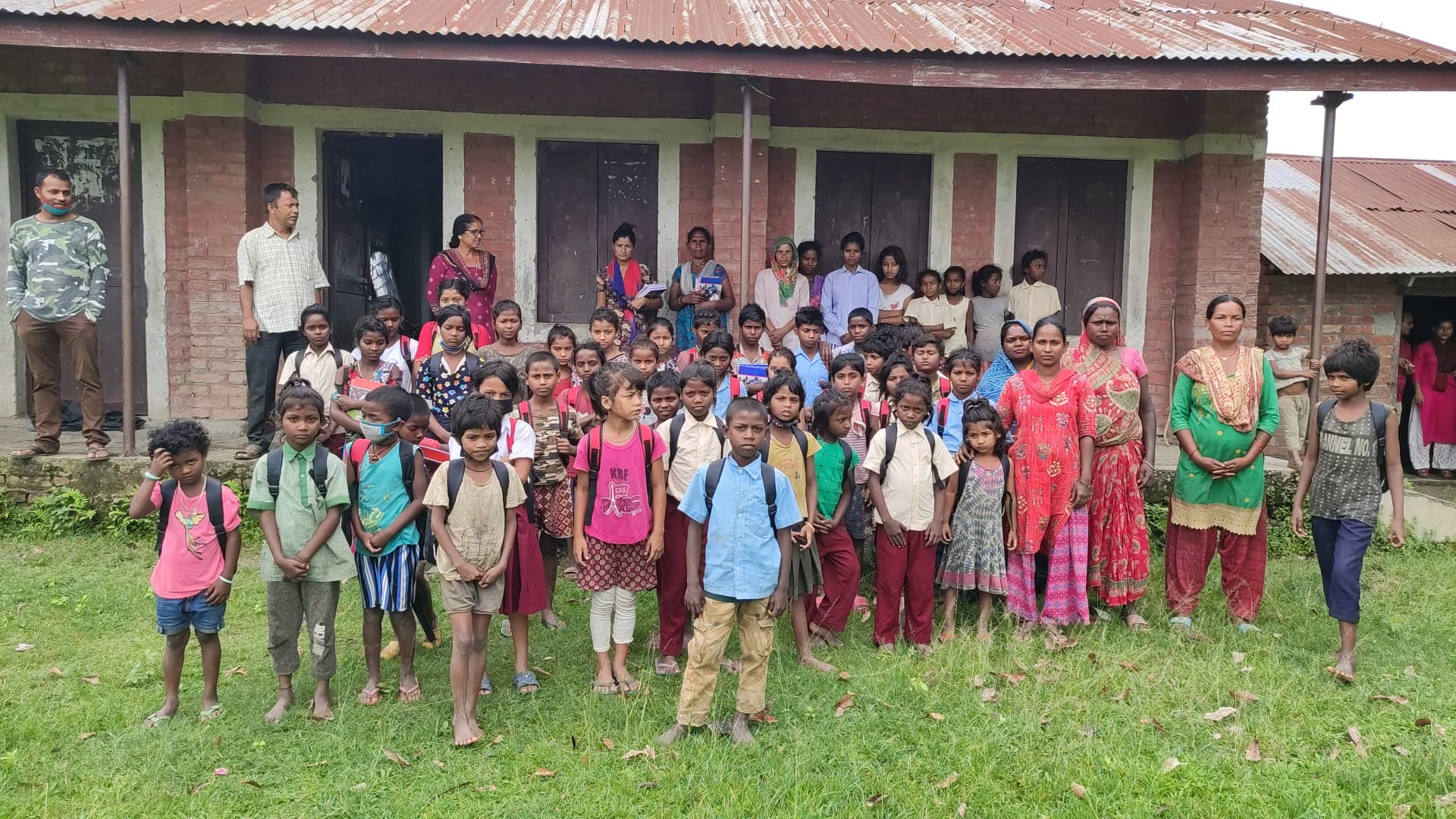 मुसहर समुदायका ६१ जना विद्यार्थीलाई शैक्षिक सामाग्री वितरण