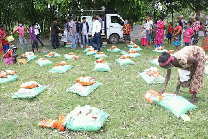 कानेपोखरीको मुसहर बस्तीमा राहत वितरण