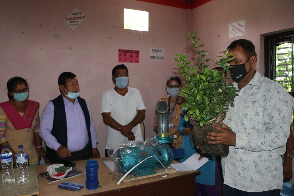पथरी शनिश्चरे – ६ द्वारा मोटर र कागतीको विरुवा वितरण