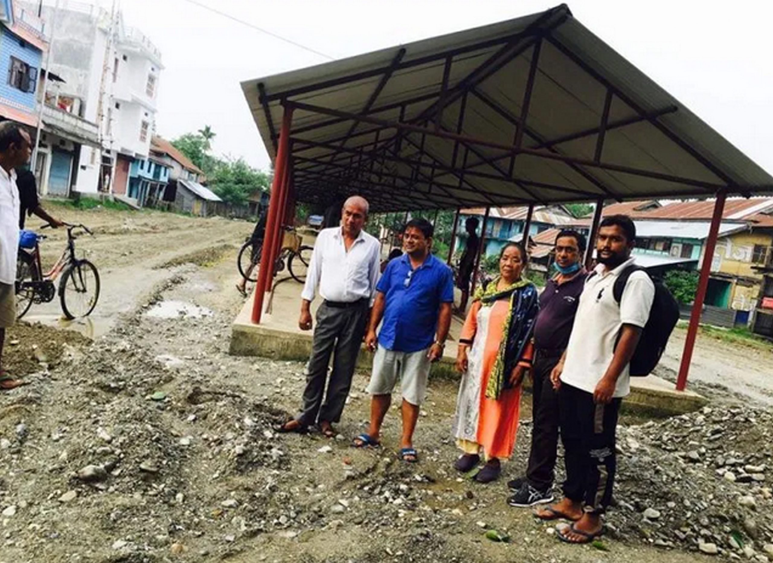 सोमबारे बजारको हाट लाग्ने स्थानमा टहरा निर्माण