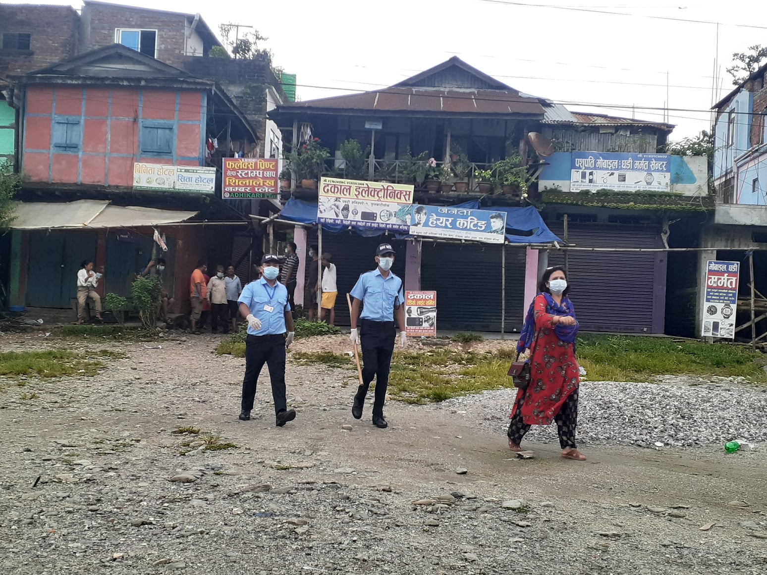 पथरीमा अस्पताल र औषधि पसल बाहेक सबै बन्द
