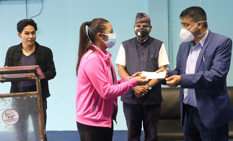 कल्याणकारी कोषद्वारा चार खेलाडीलाई उपचार सहयोग