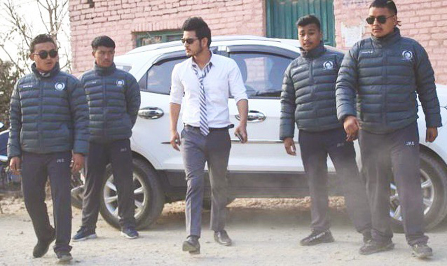 ‘तिम्रो मेरो साथ’ छायांकनमा पुष्प र साम्राज्ञीलाई बडिगार्डको व्यवस्थामा