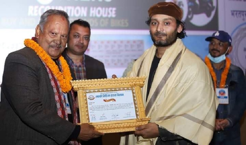 विपिन र आँचललाई लक्की मिडियाको सम्मान