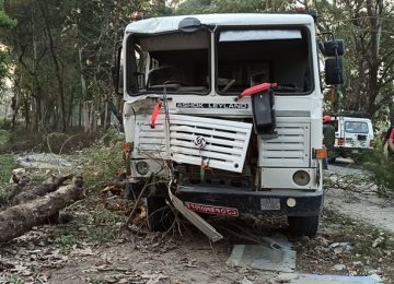 मोरङमा टिपरको ठक्करबाट दुई जनाको मृत्यु, तीन घाइते