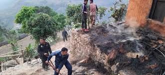 डढेलो बस्तीमा पस्दा चार घर जलेर नष्ट