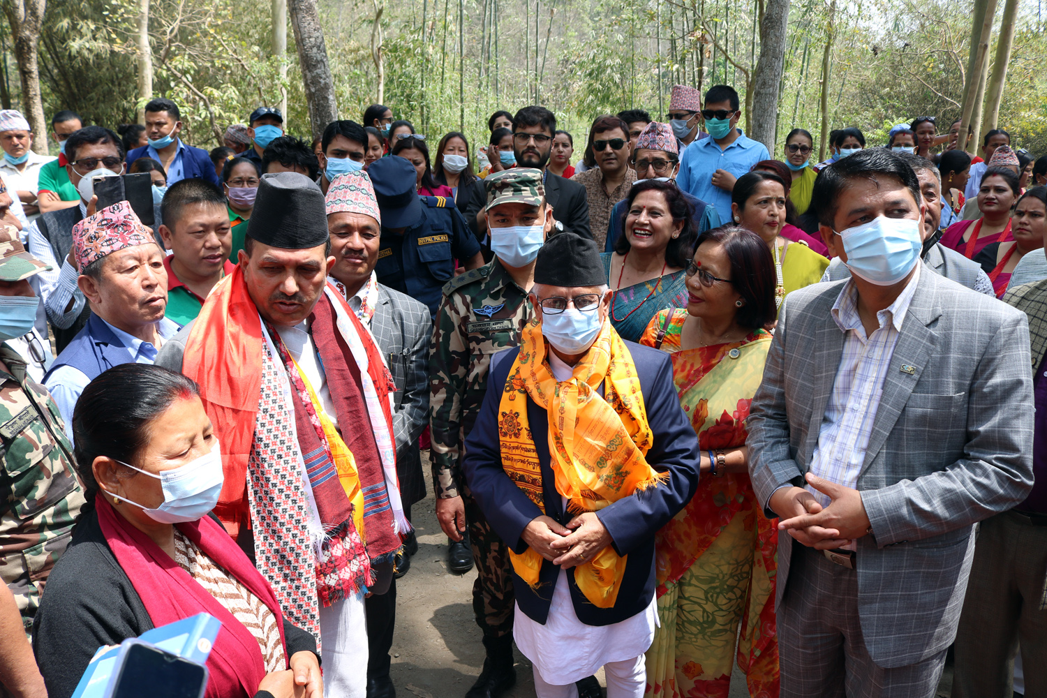 मन्त्री ढकालद्वारा बखानसिंह गुरुङको अर्धकदको प्रतिमा अनावरण