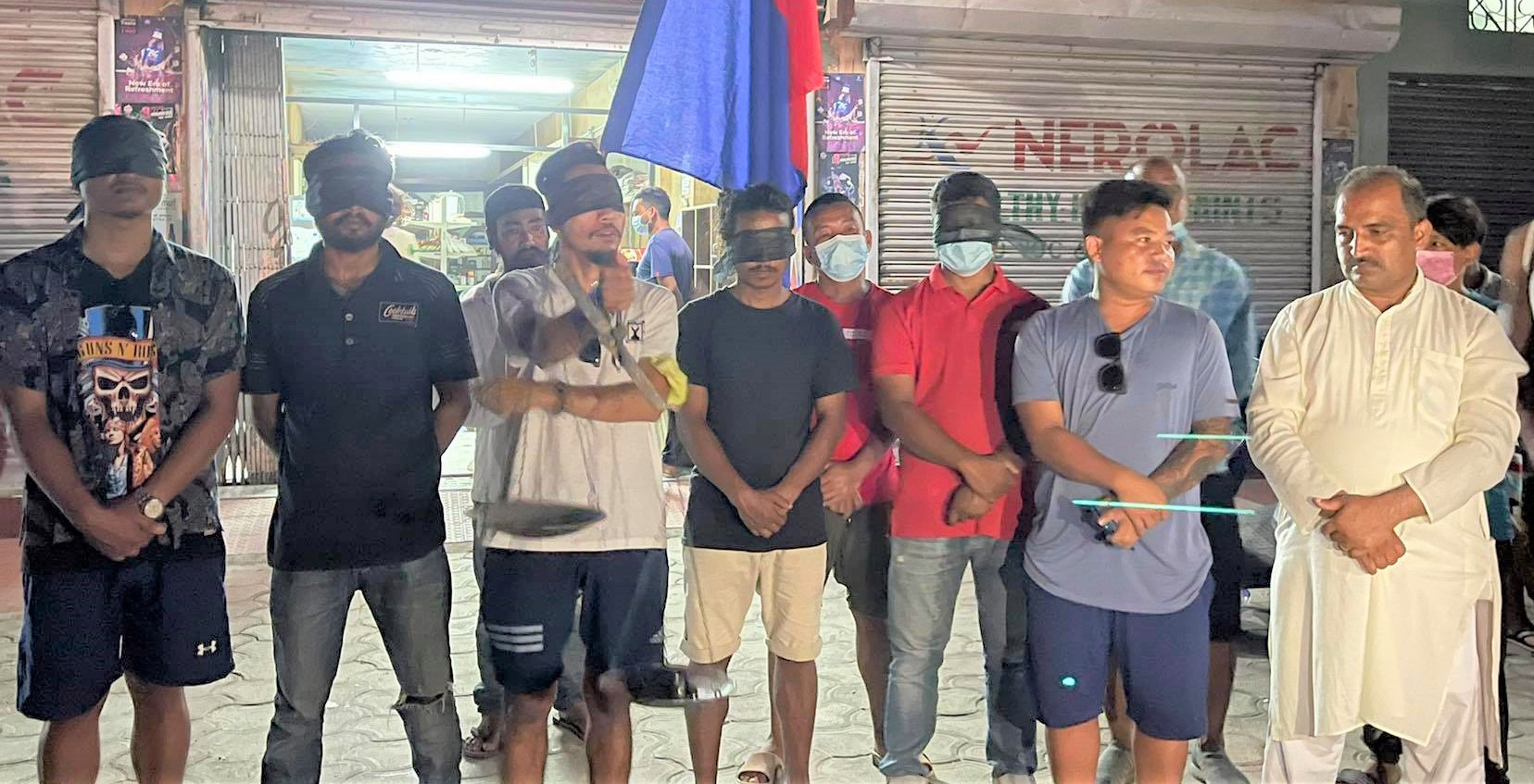 पथरीशनिश्चरेमा तराजु हातमा लिएर युवा संघको विरोध