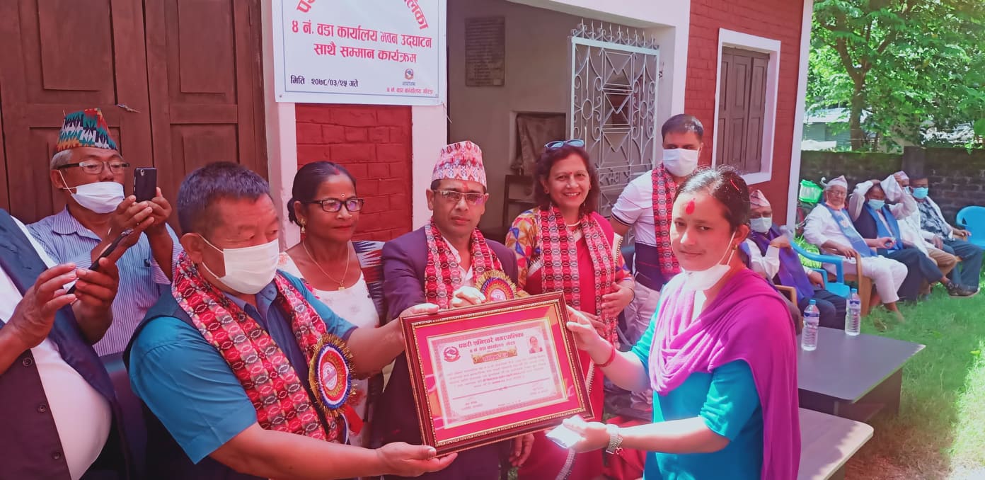 पथरीशनिश्चरे–४ मा जनप्रतिनिधि र कर्मचारीलाई सम्मानसँगै भवन उद्घाटन