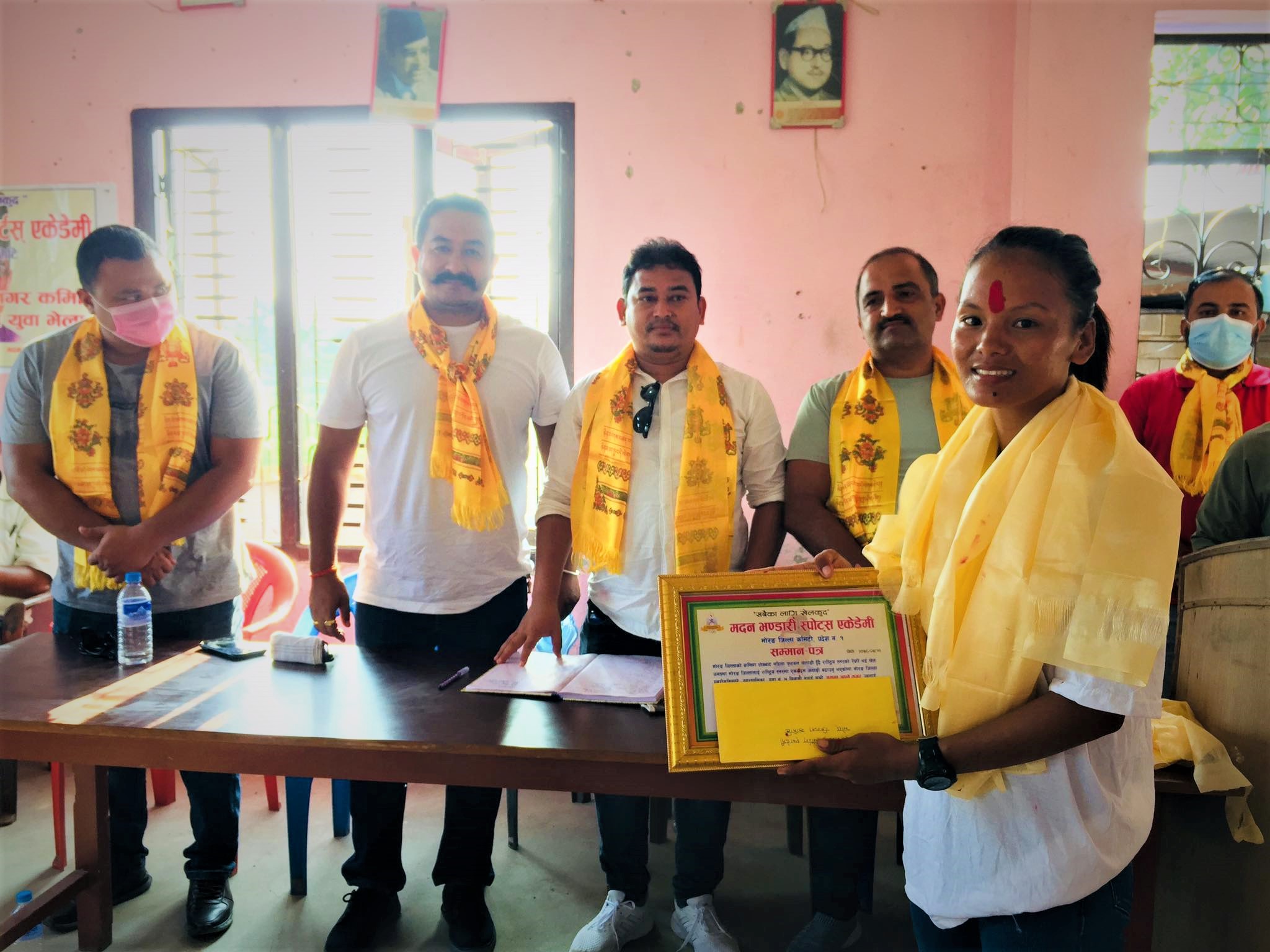 मदन भण्डारी स्पोर्टस् एकेडेमीले गर्यो एन्फा रेफ्री जमुनालाई सम्मान