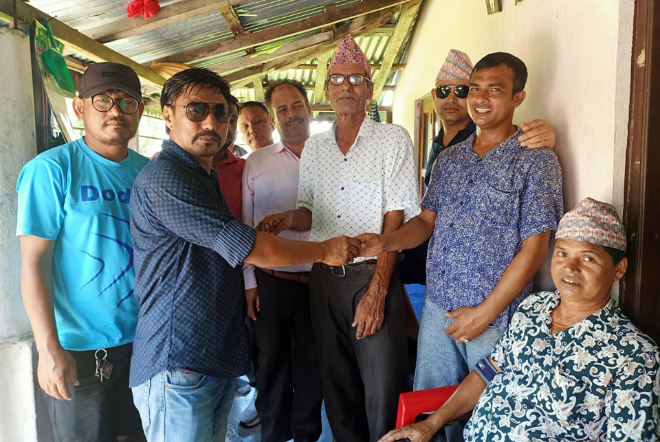 नगर सभापति र अन्य पदाधिकारीहरुलाई उपविजेता टिमद्वारा धन्यवाद ज्ञापन