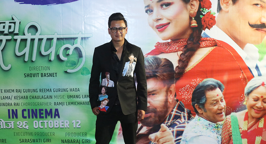 ‘महानायक–महानायिका’को बहसले ओझेलमा परेको सलोनको ‘प्रिन्टेट कोट’