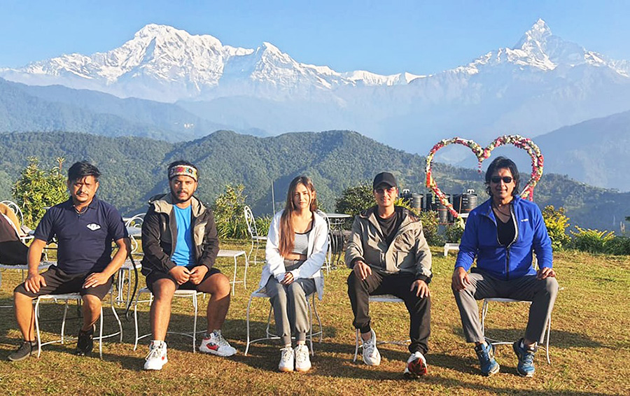 एकसाथ देखिए राजेश र पल