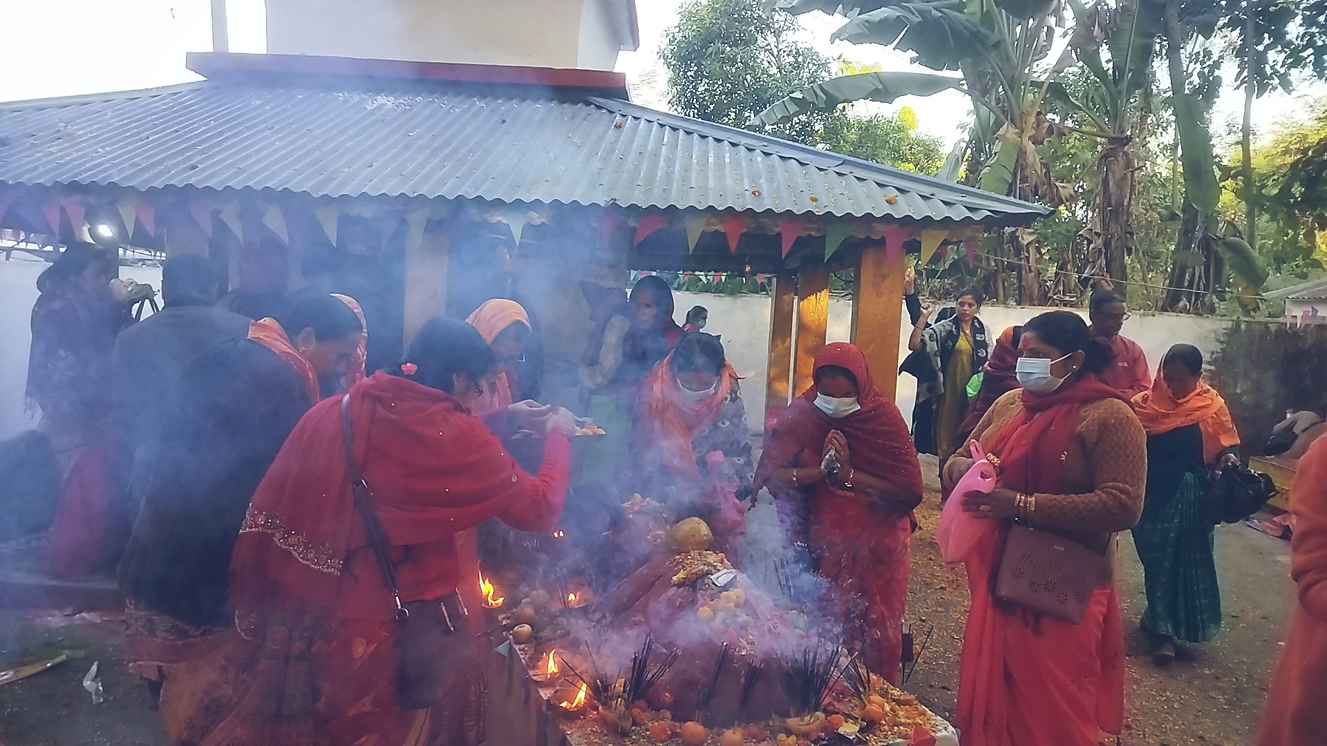 कानेपोखरीको त्रिपुरेश्वर महादेव मन्दिरमा बाला चतुर्दशी (फोटोसहित)