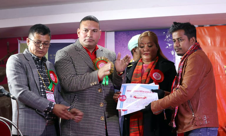 समाज रुपन्तरण टीभीद्वारा सञ्चारकर्मीहरु सम्मानित